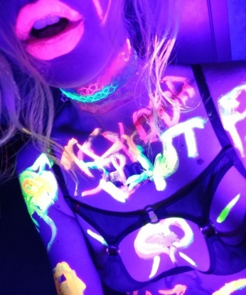 Моя опытность позволит нам воплотить в жизнь все, о чем ты мечтал. 🌟
У меня есть фото, которые доказывают мою привлекательность и безупречную внешность. Возможно, ты их уже видел, но только настоящая встреча сделает тебя настоящим поклонником. 👄
Я провожу время в Москве и знаю все его особенности, поэтому моя компания будет незабываемой. Мой сервис включает широкий спектр услуг, включая классический секс, оральный секс, массаж и многое другое – все зависит от твоих желаний. ✨
Мои клиенты остаются довольными и оставляют положительные отзывы, которые подтверждают мою высокую репутацию. Что бы ты ни искал - я затмлю это своей ослепительной красотой и безупречным сервисом. 💋
Так что не упускай свой шанс, сделать это в Москве лучшей ночью в твоей жизни. Сделай шаг к наслаждению и свяжись со мной уже сейчас. Буду рада стать твоей фантазией на одну ночь. 💫 2247, 20 лет